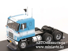 Автоминиатюра модели - GMC Astro 95 towing vehicle 1970 lightblue white 1:43 Ixo