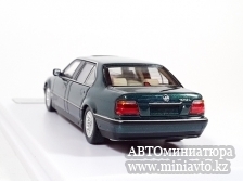 Автоминиатюра модели - BMW E38 7-Series L7 1998 - 2001 Green 1:64 DCM