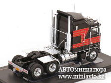 Автоминиатюра модели - Kenworth K100 Aerodyne 1976 black/red 1:43 Ixo trucks