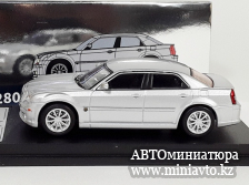 Автоминиатюра модели - Chrysler 300 С  SRT8 silver 1:64 DCT