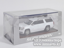Автоминиатюра модели - Chevrolet Suburben white 1:64 GOC