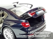 Автоминиатюра модели - BMW 750li Imperial Blue 1:18 iScale