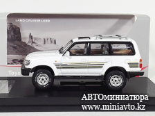 Автоминиатюра модели - Toyota Land Cruiser LC 80 white 1:64 Kengfai