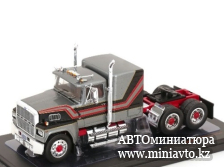 Автоминиатюра модели - Ford LTL 9000 1978 greymetallic/black/red 1:43 Ixo trucks